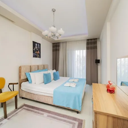 Charming Flat W Balcony 3 Min To *