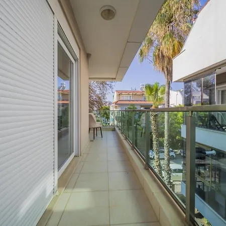 Charming Flat W Balcony 3 Min To *
