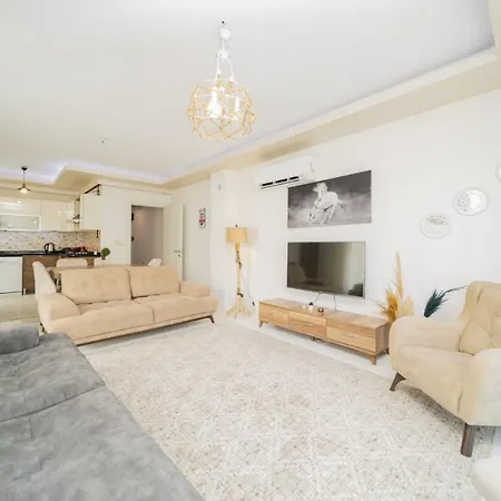Charming Flat W Balcony 3 Min To *