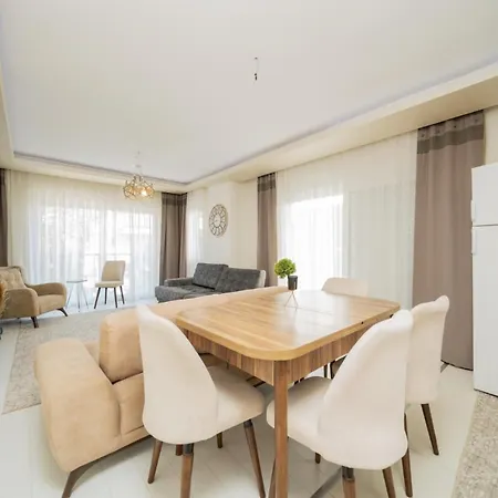 Charming Flat W Balcony 3 Min To 公寓 *